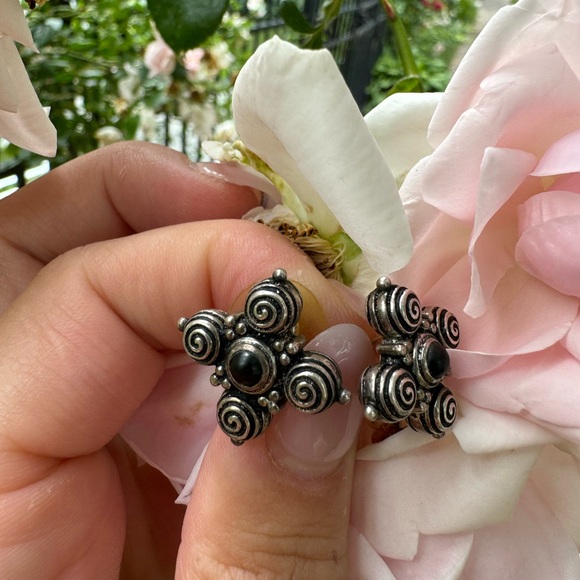 Caroline Ballou 925 Sterling silver and 18K yellow gold posts with onyx earrings - Picture 4 of 14